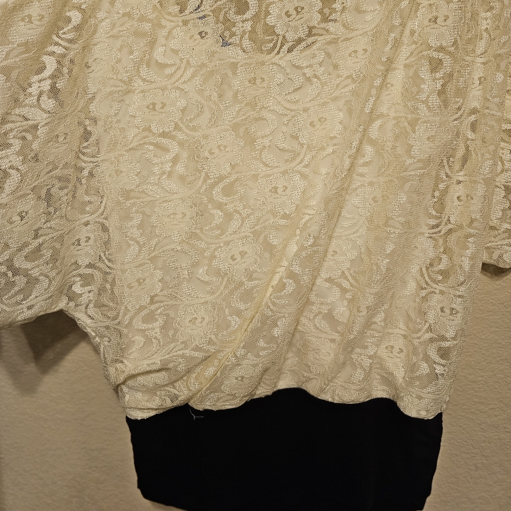 blouse - Picture 2 of 6